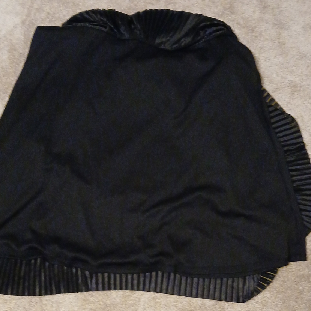 Ava & Viv Elegant Black and Gold Pleated Skirt - Picture 3 of 4